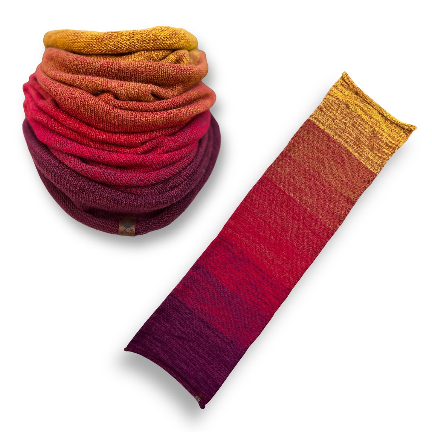 Farbvariante BLÄTTERTANZ mit warmem Farbverlauf von leuchtendem Senfgelb über kräftiges Orange und Rot bis zu tiefem Bordeaux, handgefärbte Modal Farbverlaufswolle aus natürlichen Fasern – Modal Farbverlaufsgarn zum Verlieben.