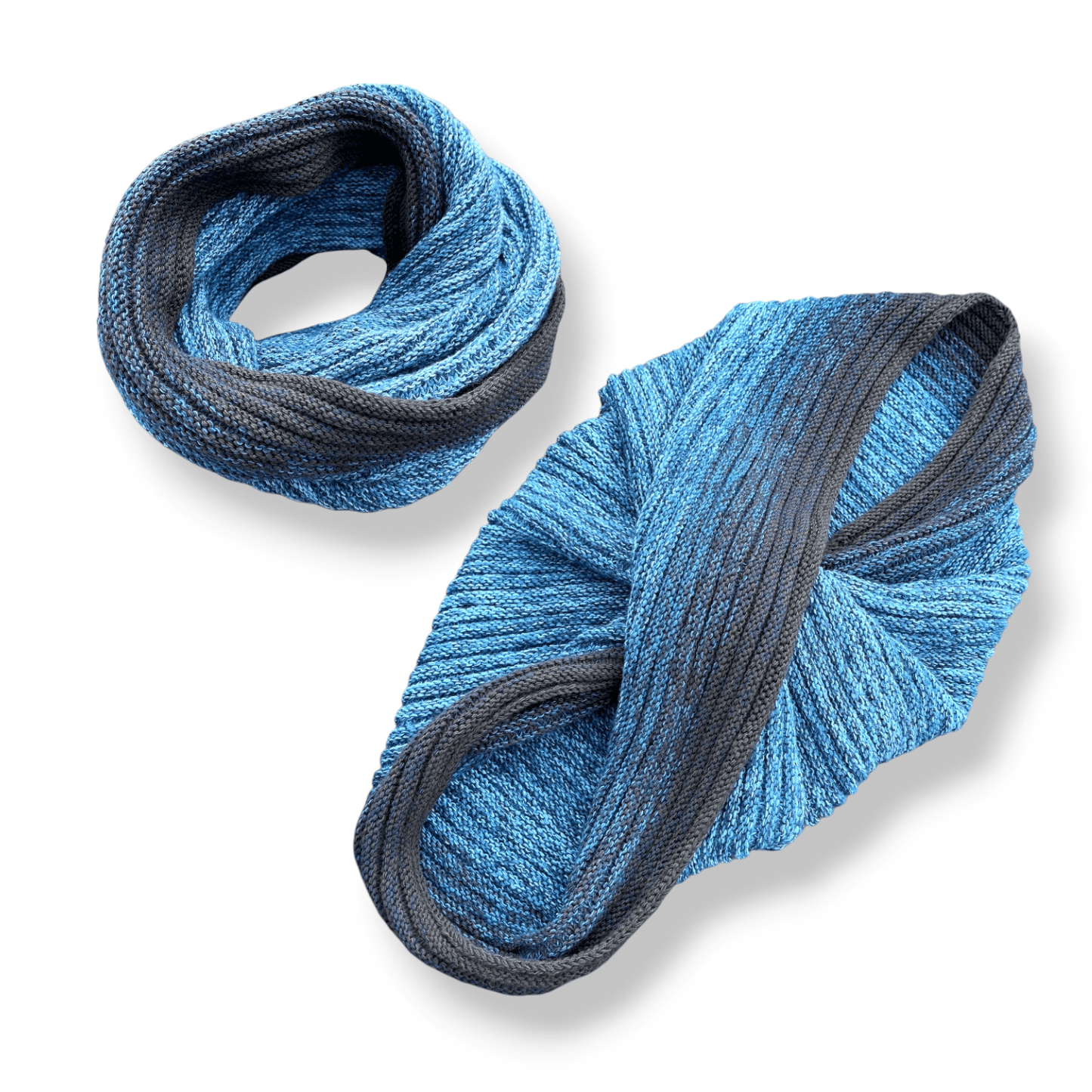 Farbvariante NOVEMBER BLUES zeigt einen harmonischen Modal Farbverlauf von dunklem Anthrazit zu lebendigem Blau, handgefärbte Farbverlaufswolle Modal aus natürlichen Fasern – Modal Farbverlaufsgarn zum Verlieben.