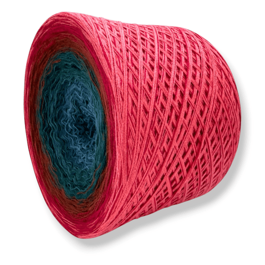 Farbvariante ORIENTAL BLUE zeigt ein handgefärbtes Modal Farbverlaufsgarn mit natürlichen Fasern in intensiven Rot-, Braun- und Blau-Nuancen, weiche Farbverlaufswolle Modal, Modal Farbverlaufsgarn zum Verlieben.