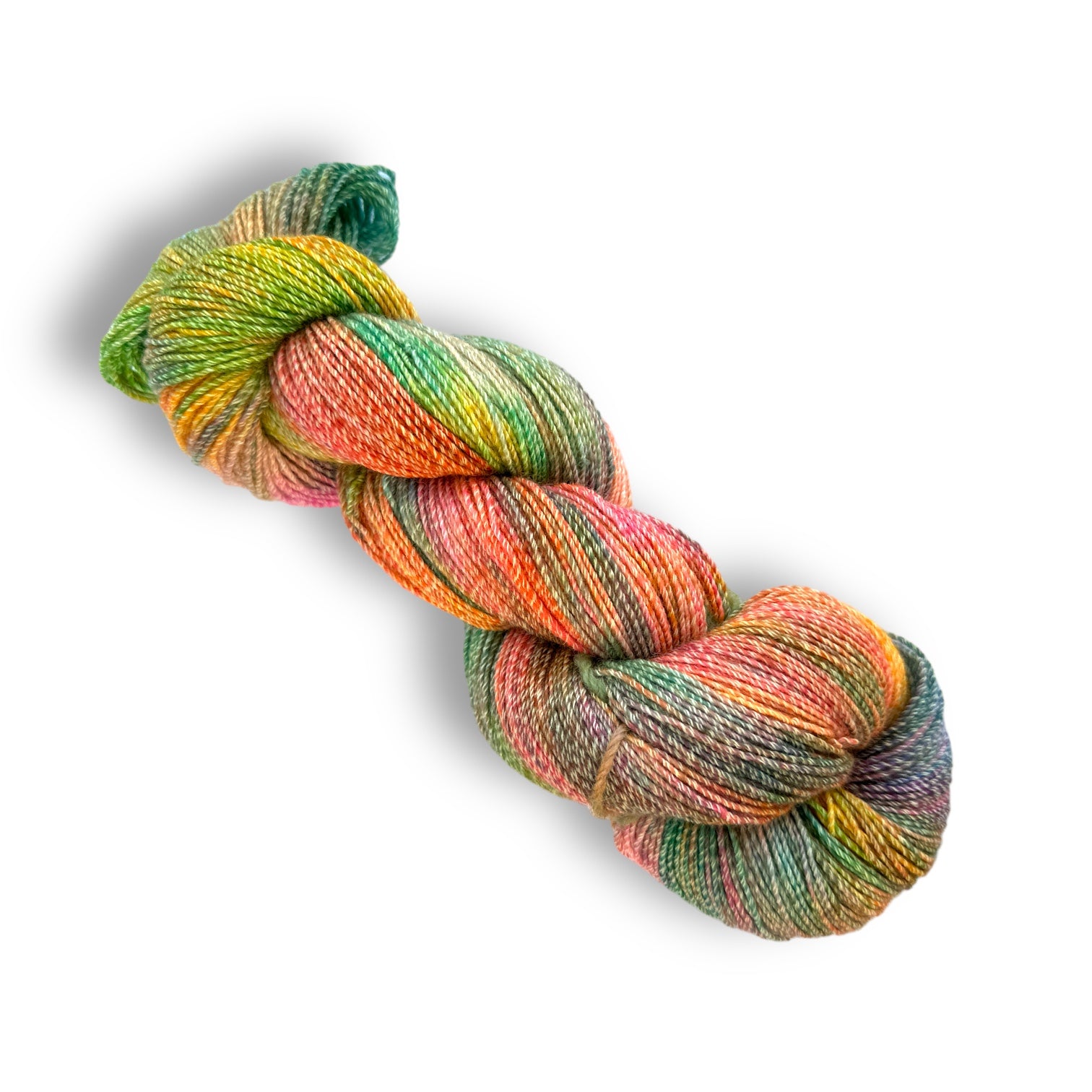 4-fach Cotton Nr. 24-10 zeigt eine handgefärbte Modal Farbverlaufswolle mit lebendigen Grün-, Orange- und Rosa-Tönen, natürliche Fasern, besonders weich, Modal Farbverlaufsgarn zum Verlieben.