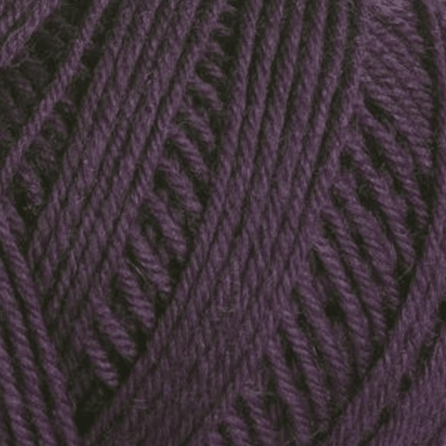 Knäuel Ferner Vielseite 210 in tiefem Aubergine, handgefärbe Wolle aus natürlichen Fasern mit weichem Modal Farbverlaufsgarn – Modal Farbverlaufsgarn zum Verlieben.