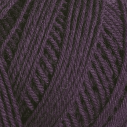 Knäuel Ferner Vielseite 210 in tiefem Aubergine, handgefärbe Wolle aus natürlichen Fasern mit weichem Modal Farbverlaufsgarn – Modal Farbverlaufsgarn zum Verlieben.