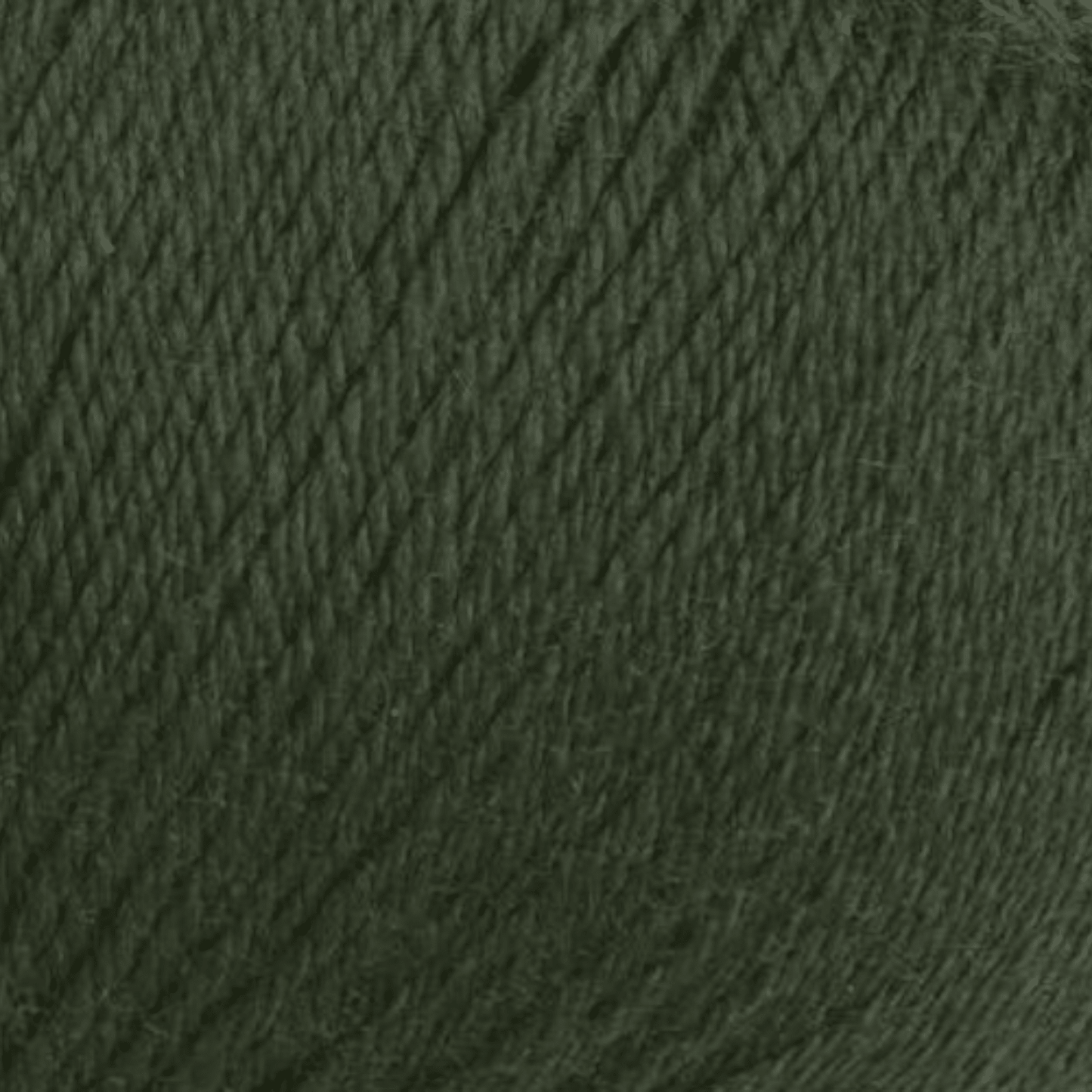 Fein gestricktes, handgefärbtes Modal Farbverlaufsgarn in dunklem Grün aus der Serie Ferner Vielseite 210, natürliche Fasern, weich und ideal für edle Strick- und Häkelprojekte. Modal Farbverlaufsgarn zum Verlieben.