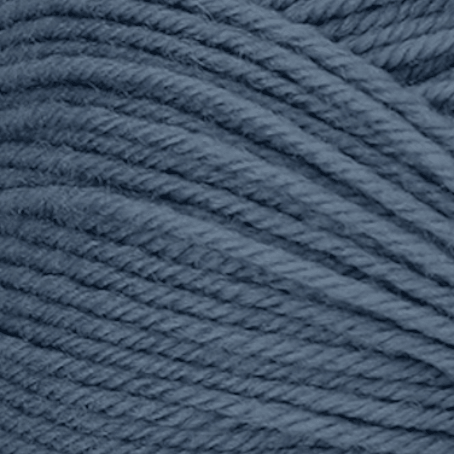 Weiches, handgefärbtes Modal Farbverlaufsgarn in dezentem Blau mit natürlichen Fasern, sanft im Griff und ideal für hochwertige Strick- und Häkelprojekte – Ferner Vielseite 210, Modal Farbverlaufsgarn zum Verlieben.