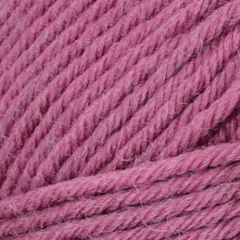 Sanftes, handgefärbtes Modal Farbverlaufsgarn in zartem Rosa mit natürlicher Faserstruktur und weichem Griff, vielseitig einsetzbar für kreative Strick- und Häkelideen – Ferner Vielseite 125, Modal Farbverlaufsgarn zum Verlieben.