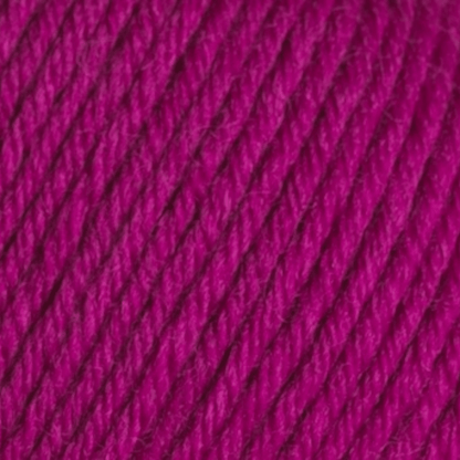 Kräftig pinker Bobbel aus handgefärbter Farbverlaufswolle Modal mit natürlicher Faserstruktur und weichem Griff, ideal für kreative Strick- und Häkelideen – Ferner Vielseite 125, Modal Farbverlaufsgarn zum Verlieben.