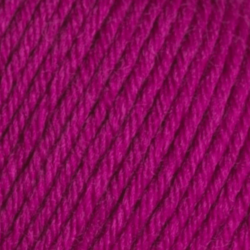 Kräftig pinker Bobbel aus handgefärbter Farbverlaufswolle Modal mit natürlicher Faserstruktur und weichem Griff, ideal für kreative Strick- und Häkelideen – Ferner Vielseite 125, Modal Farbverlaufsgarn zum Verlieben.