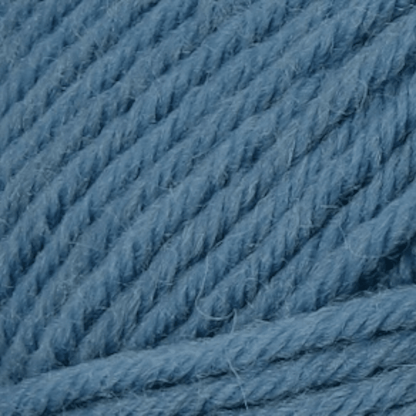 Sanftes, handgefärbtes Modal Farbverlaufsgarn in hellem Blau mit natürlichen Fasern und angenehmem Griff, ideal für vielseitige Strick- und Häkelideen – Ferner Vielseite 125, Modal Farbverlaufsgarn zum Verlieben.