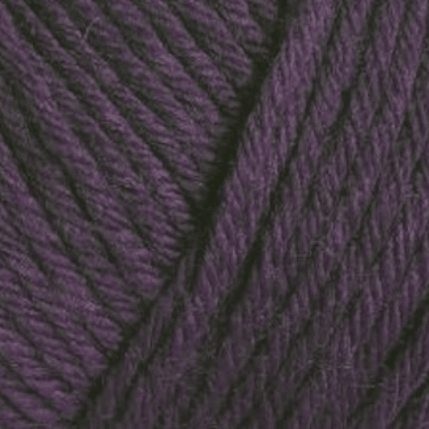 Sanftes, handgefärbtes Modal Farbverlaufsgarn in tiefem Aubergine mit natürlichen Fasern und einem wunderbar weichen Griff – Ferner Vielseite 125, Modal Farbverlaufsgarn zum Verlieben.