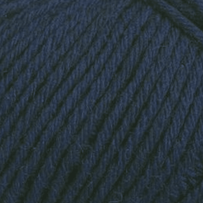 Dunkelblaues, handgefärbtes Modal Farbverlaufsgarn mit natürlichen Fasern und besonders weichem Griff, ideal für vielseitige Strick- und Häkelideen – Ferner Vielseite 125, Modal Farbverlaufsgarn zum Verlieben.