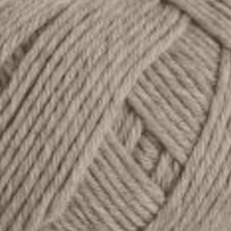 Weiches, handgefärbtes Modal Farbverlaufsgarn in natürlichem Beige mit feinem Glanz und angenehm seidigem Griff, perfekt für vielfältige Strick- und Häkelprojekte – Ferner Vielseite 210, Modal Farbverlaufsgarn zum Verlieben.