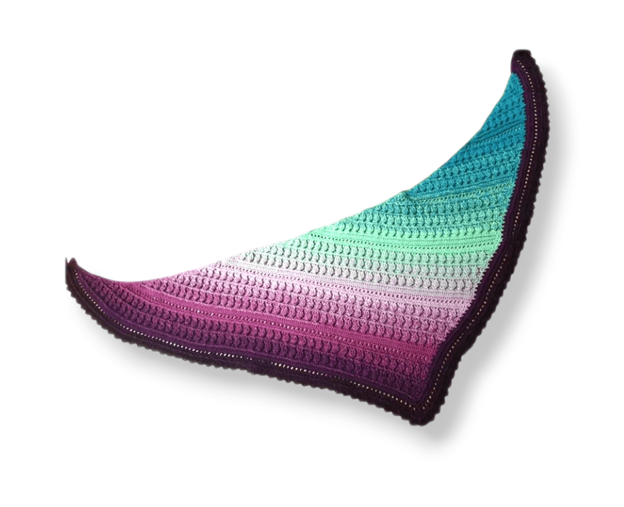 Farbvariante BUTTERFLY zeigt einen eindrucksvollen Verlauf von dunklem Violett über sanftes Flieder bis zu frischem Türkis, handgefärbte Modal Farbverlaufswolle aus natürlichen Fasern – Modal Farbverlaufsgarn zum Verlieben.