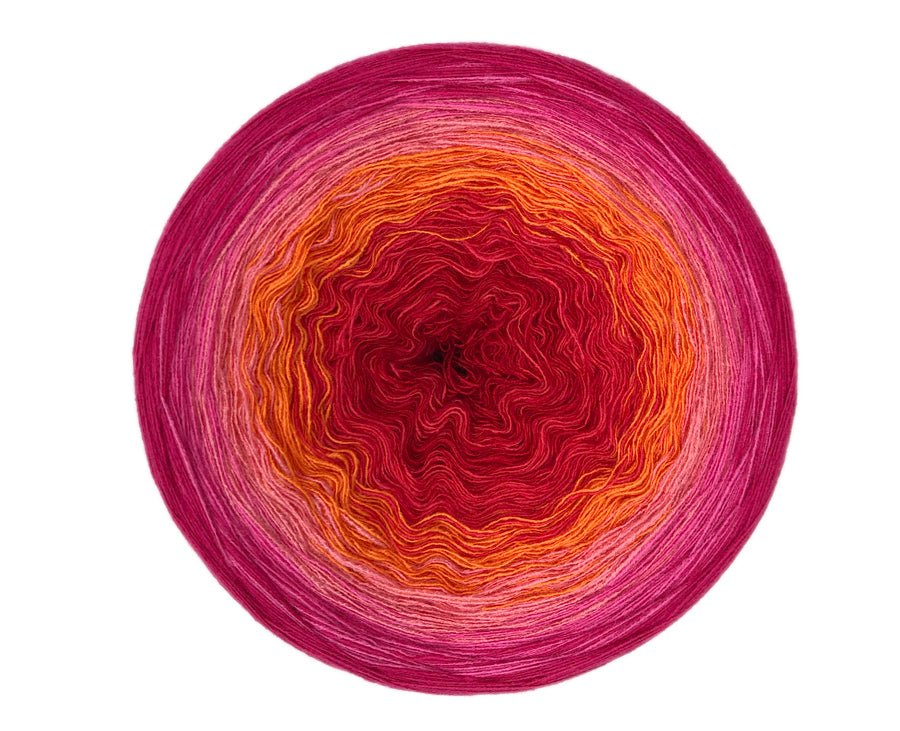 Farbvariante ENERGY mit lebendigem Farbverlauf von intensivem Rot über warmes Orange bis zu frischem Pink, handgefärbte Modal Farbverlaufswolle aus natürlichen Fasern – Modal Farbverlaufsgarn zum Verlieben.
