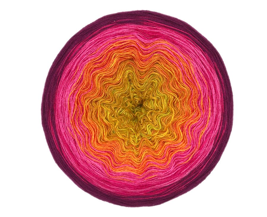 Farbvariante FLOWERPOWER mit lebendigem Farbverlauf von warmem Gelb über Orange bis intensives Pink und tiefes Burgund, handgefärbte Farbverlaufswolle Modal aus natürlichen Fasern – Modal Farbverlaufsgarn zum Verlieben.