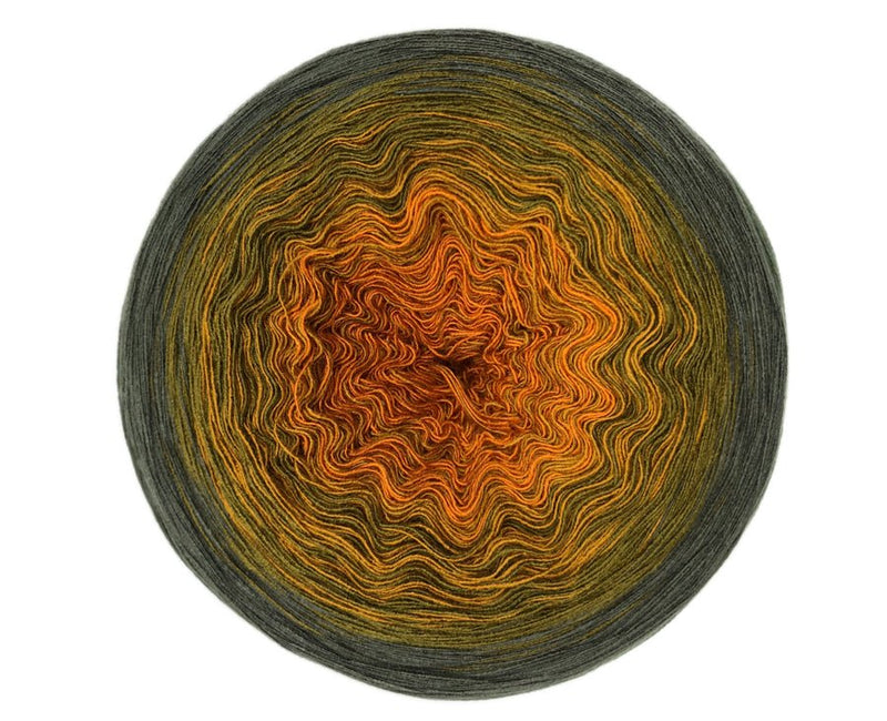 Farbvariante KÜRBISZEIT mit sanftem Farbverlauf von warmem Orange zu dunklem Olivgrün, handgefärbte Farbverlaufswolle Modal aus natürlichen Fasern – Modal Farbverlaufsgarn zum Verlieben.