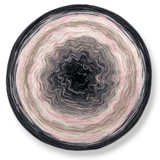 Farbvariante SATURN beeindruckt mit einem sanften Verlauf von tiefem Schwarz über zartes Grau bis zu hellem Rosé, Modal Farbverlaufsgarn aus natürlichen Fasern – Modal Farbverlaufsgarn zum Verlieben.