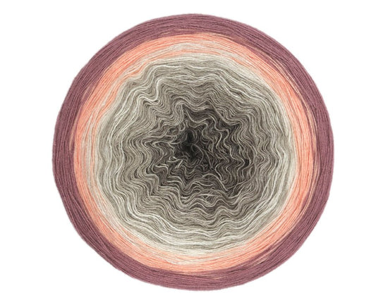 Farbvariante VINTAGE mit stimmungsvollem Verlauf von gedecktem Mauve über warmes Apricot bis zu sanften Grautönen, handgefärbte Farbverlaufswolle Modal aus natürlichen Fasern – Modal Farbverlaufsgarn zum Verlieben.