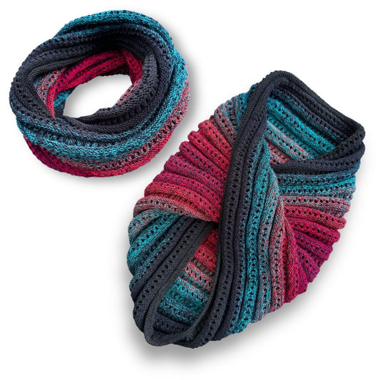 Möbius Luftikus Strickanleitung für einen Schal mit elegantem Farbverlauf in Blau-, Rot- und Grautönen aus handgefärbter Farbverlaufswolle Modal aus natürlichen Fasern – Modal Farbverlaufsgarn zum Verlieben.