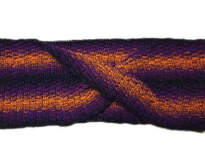 Farbvariante HALLOWEEN 2019 mit markantem Farbverlauf von dunklem Violett über tiefes Schwarz zu lebendigem Orange, handgefärbe Farbverlaufswolle Modal aus natürlichen Fasern – Modal Farbverlaufsgarn zum Verlieben.
