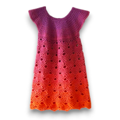 Farbvariante MAMI TAI mit lebendigem Farbspiel von tiefem Pink über kräftiges Korall bis zu strahlendem Orange, handgefärbe Farbverlaufswolle Modal aus natürlichen Fasern – Modal Farbverlaufsgarn zum Verlieben.