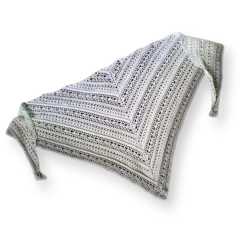 Farbvariante MIGÖ mit edlem Verlauf von hellem Creme über sanftes Beige bis kühles Grau, handgefärbte Farbverlaufswolle Modal aus natürlichen Fasern – Modal Farbverlaufsgarn zum Verlieben.
