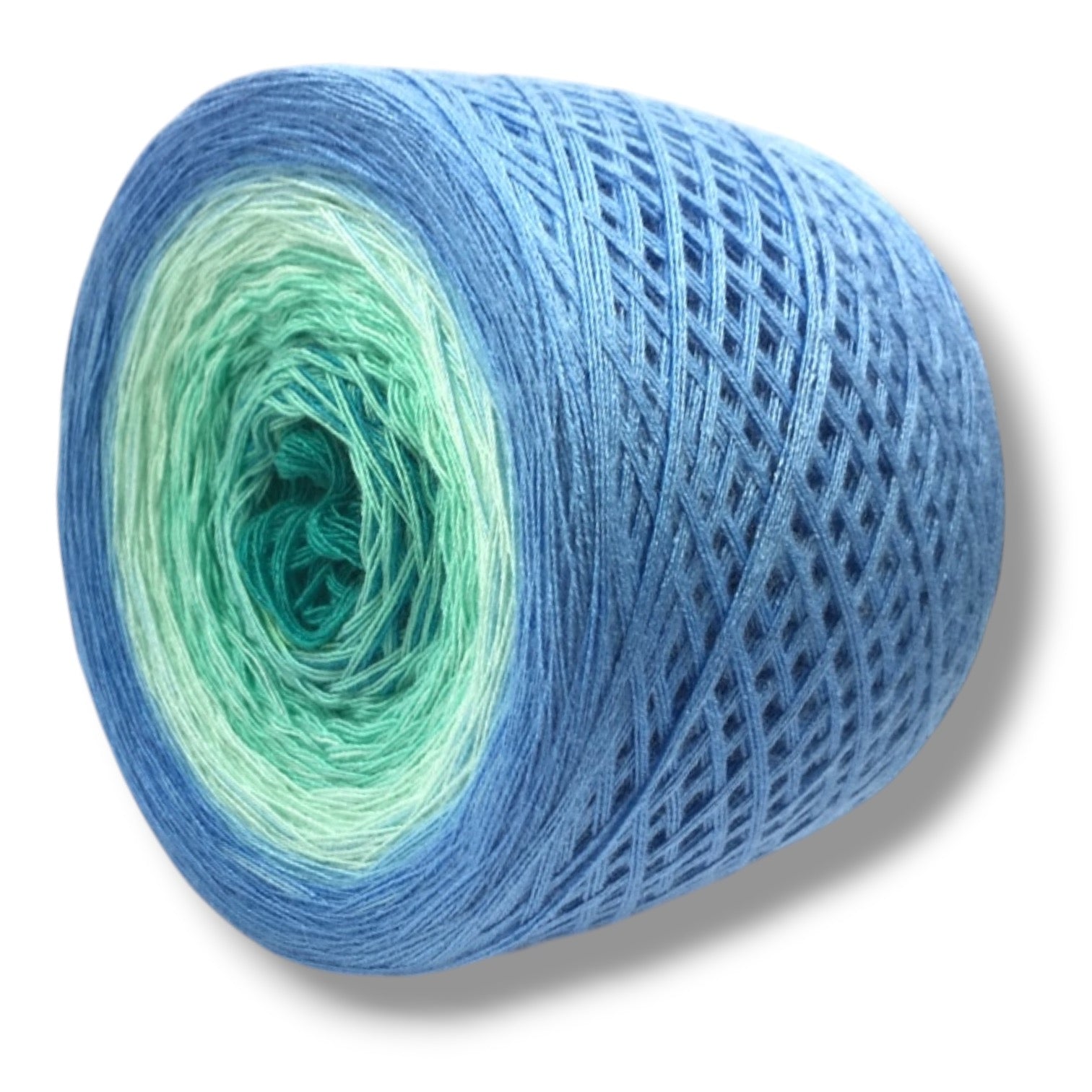 Farbvariante NIXE mit sanftem Verlauf von kühlem Mintgrün über helles Aquamarin bis zu zartem Himmelblau, handgefärbte Modal Farbverlaufswolle aus natürlichen Fasern – Modal Farbverlaufsgarn zum Verlieben.