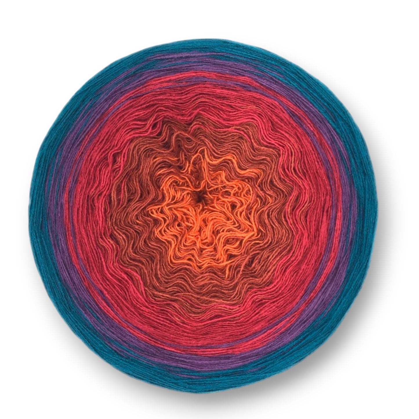 Farbvariante ORIENT mit lebhaftem Farbwechsel von warmem Orange über kräftiges Rot und Purpur zu tiefem Blau, handgefärbte Modal Farbverlaufswolle aus natürlichen Fasern – Modal Farbverlaufsgarn zum Verlieben.