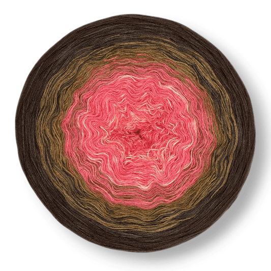 Farbvariante PFIRSICHPRALINE mit sanftem Farbverlauf von zartem Pfirsichrosa über warmes Braun bis zu dunklem Schokoladenbraun, handgefärbte Modal Farbverlaufswolle aus natürlichen Fasern – Modal Farbverlaufsgarn zum Verlieben.