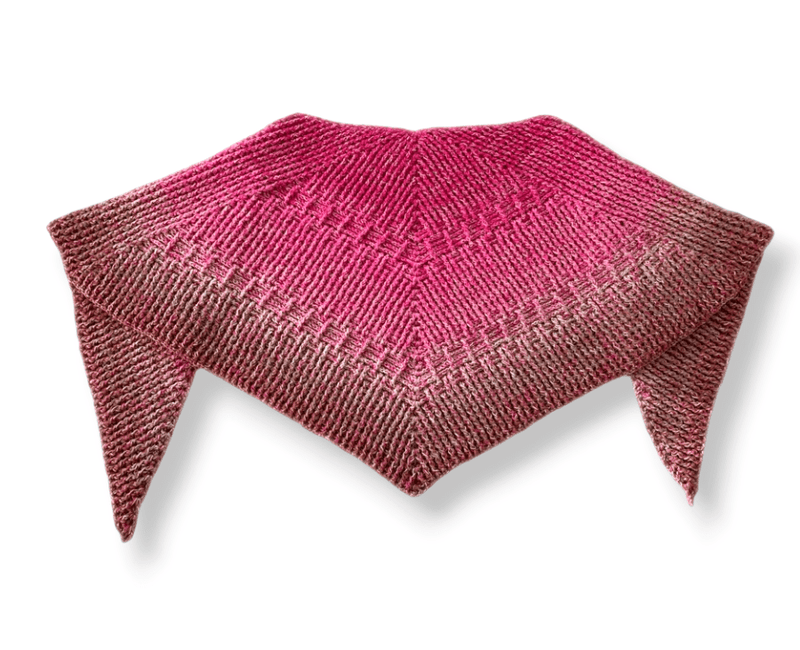 Farbvariante PINKY PIE zeigt einen sanften Modal Farbverlauf von lebendigem Pink über dezente Beigetöne bis zu warmen Braunnuancen, handgefärbte Farbverlaufswolle Modal aus natürlichen Fasern – Modal Farbverlaufsgarn zum Verlieben.