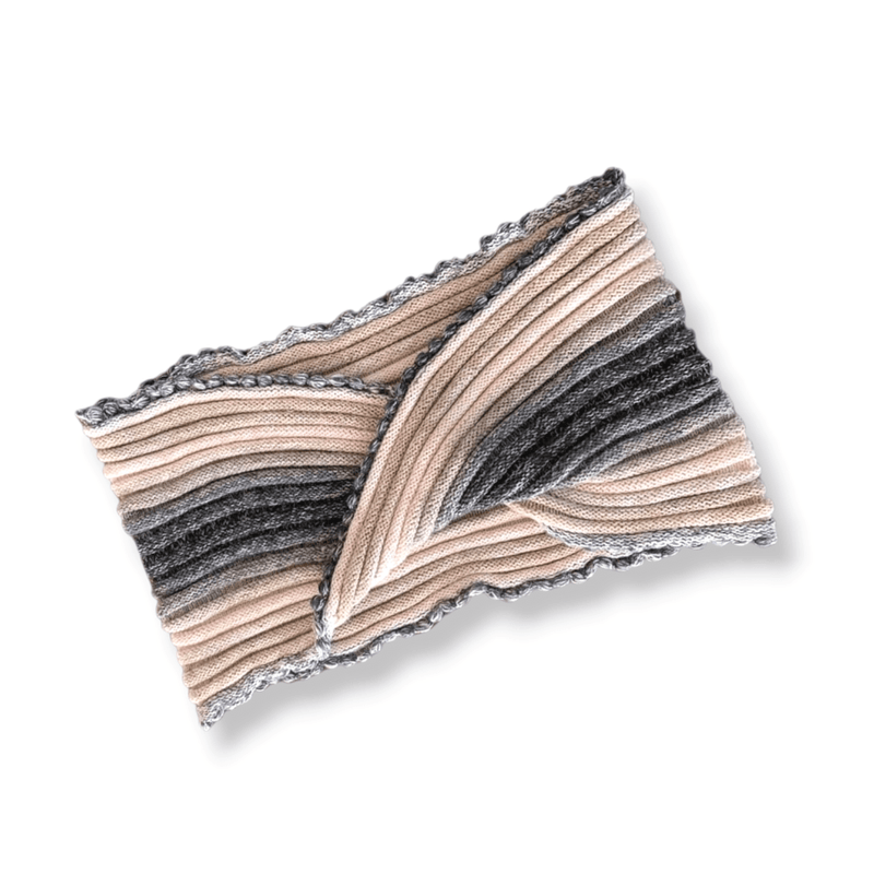 Farbvariante SATURN zeigt einen harmonischen Übergang von dunklem Grau über warmes Beige bis zu hellem Rosé, handgefärbte Modal Farbverlaufswolle aus natürlichen Fasern – Modal Farbverlaufsgarn zum Verlieben.