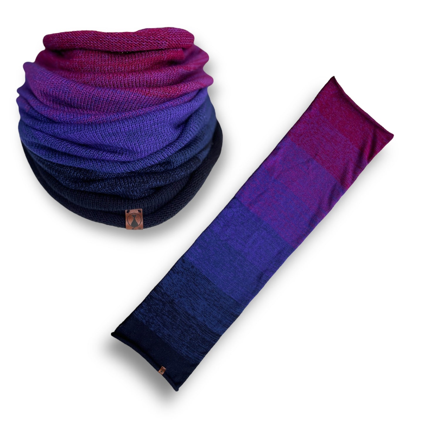 Farbvariante SOMMERNACHTSTRAUM zeigt einen intensiven Modal Farbverlauf von tiefem Marineblau über leuchtendes Violett bis hin zu kräftigem Purpur, handgefärbe Farbverlaufswolle Modal aus natürlichen Fasern – Modal Farbverlaufsgarn zum Verlieben.