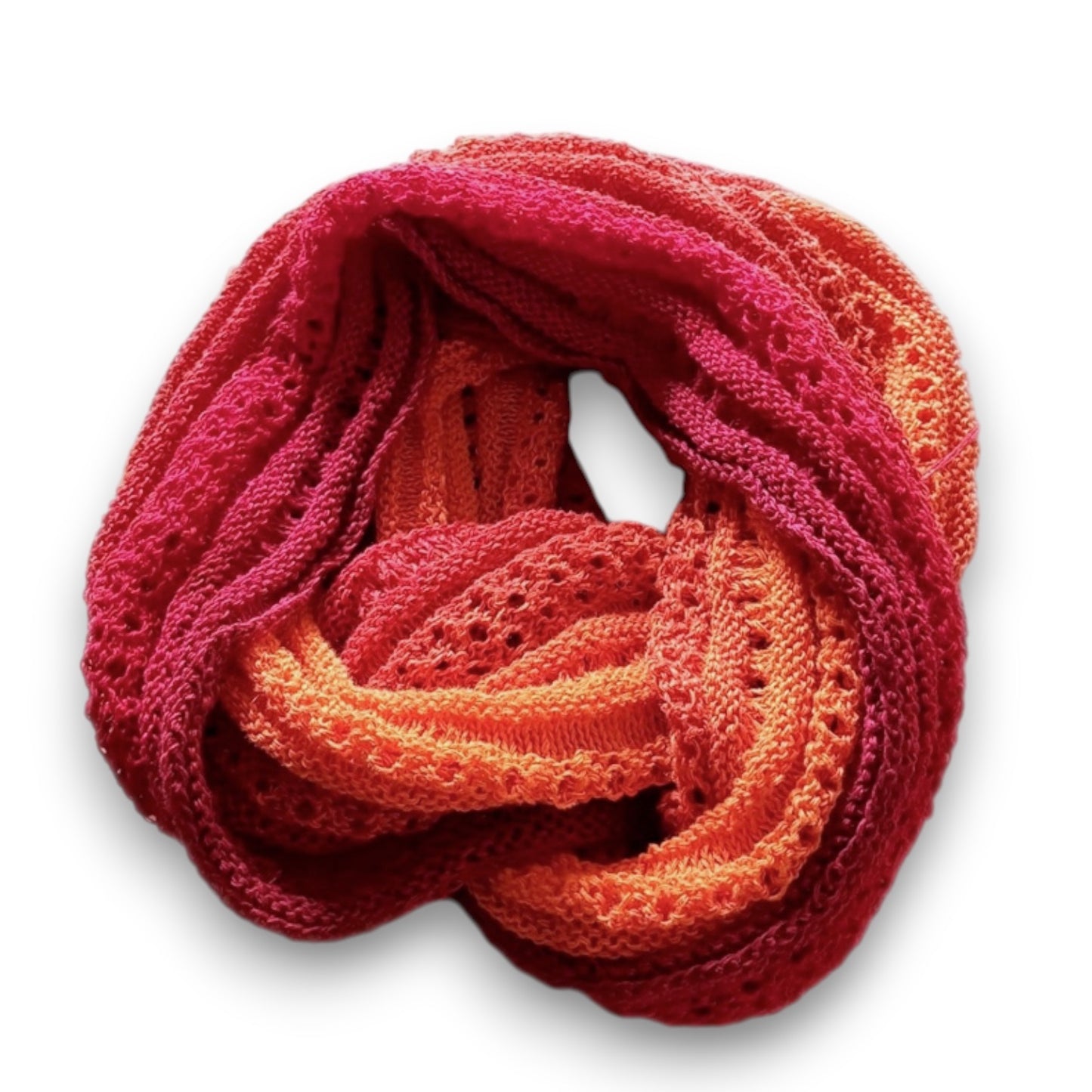 Farbvariante TEKILA SANREIS mit lebendigem Farbverlauf von intensivem Rot über strahlendes Korall bis zu warmem Orange, handgefärbe Farbverlaufswolle Modal aus natürlichen Fasern – Modal Farbverlaufsgarn zum Verlieben.