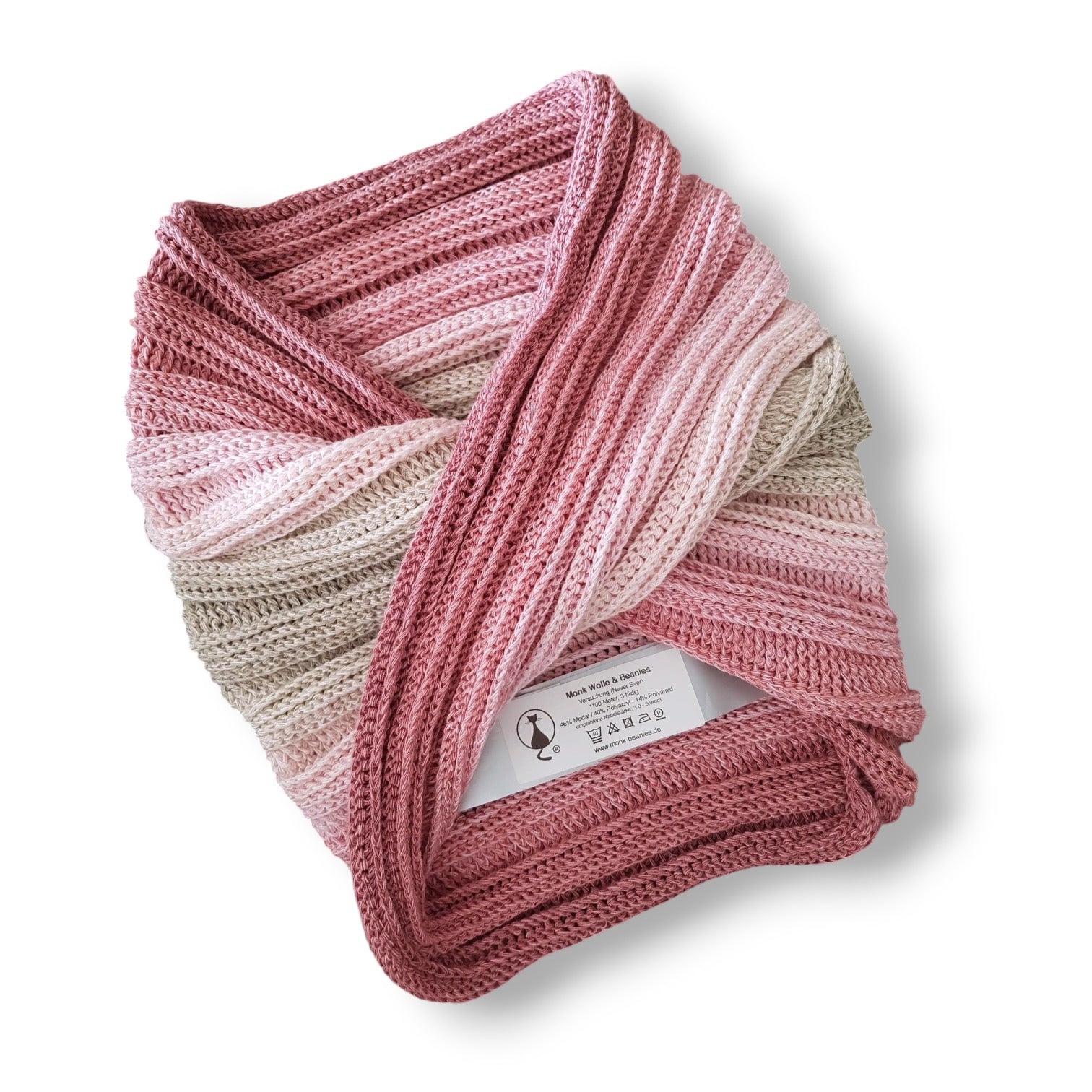 Farbvariante VERSUCHUNG mit sanftem Farbenspiel von hellem Creme über zartes Altrosa bis warmes Rosé, handgefärbte Modal Farbverlaufswolle aus natürlichen Fasern – Modal Farbverlaufsgarn zum Verlieben.