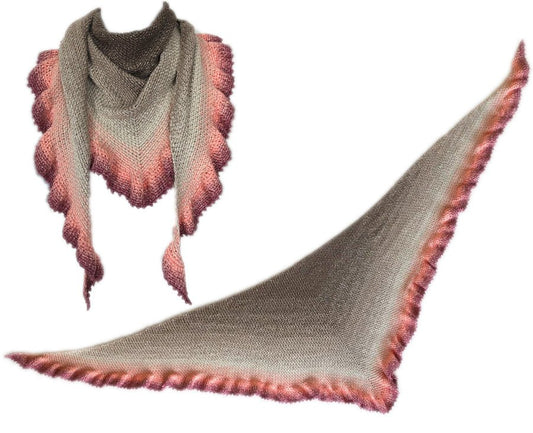 Dreieckstuch Vintage (Moss stitch) Häkelanleitung zeigt ein edles, handgefertigtes Tuch mit sanften Farbnuancen in Natur- und Rosétönen aus Modal Farbverlaufsgarn natürlichen Fasern – Modal Farbverlaufsgarn zum Verlieben.