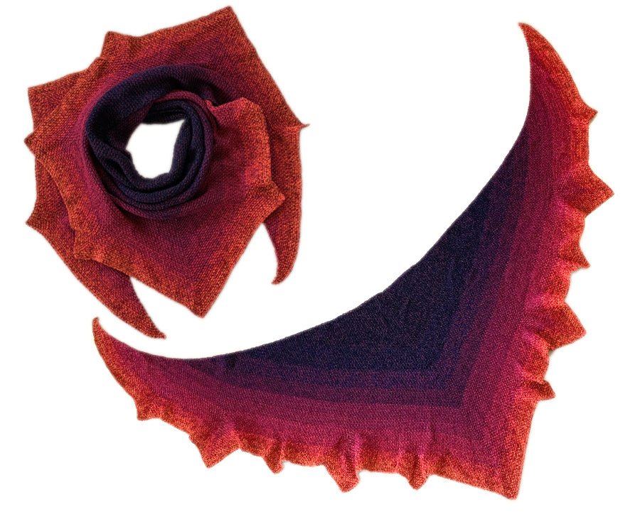 Dreieckstuch Zackenzicke (Moss stitch) Häkelanleitung zeigt ein farbenfrohes, handgehäkeltes Tuch mit gezacktem Rand in warmen Rot- und Dunkelvioletttönen aus Modal Farbverlaufsgarn natürlichen Fasern – Modal Farbverlaufsgarn zum Verlieben.