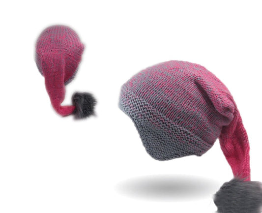 Zipfelmütze mit Ohrenklappen Strickanleitung zeigt eine einzigartige, handgestrickte Mütze in Rosa- und Grautönen mit verspieltem Zipfel und kuscheligem Bommel aus Modal Farbverlaufsgarn natürlichen Fasern – Modal Farbverlaufsgarn zum Verlieben.