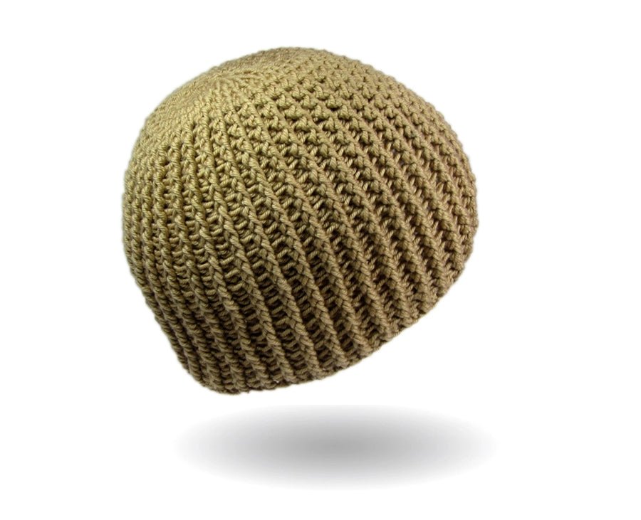 Ribbed Beanie von unten/ oben Häkelanleitung zeigt eine schlichte, handgehäkelte Mütze in warmem Braunton aus Modal Farbverlaufsgarn natürlichen Fasern – Modal Farbverlaufsgarn zum Verlieben.