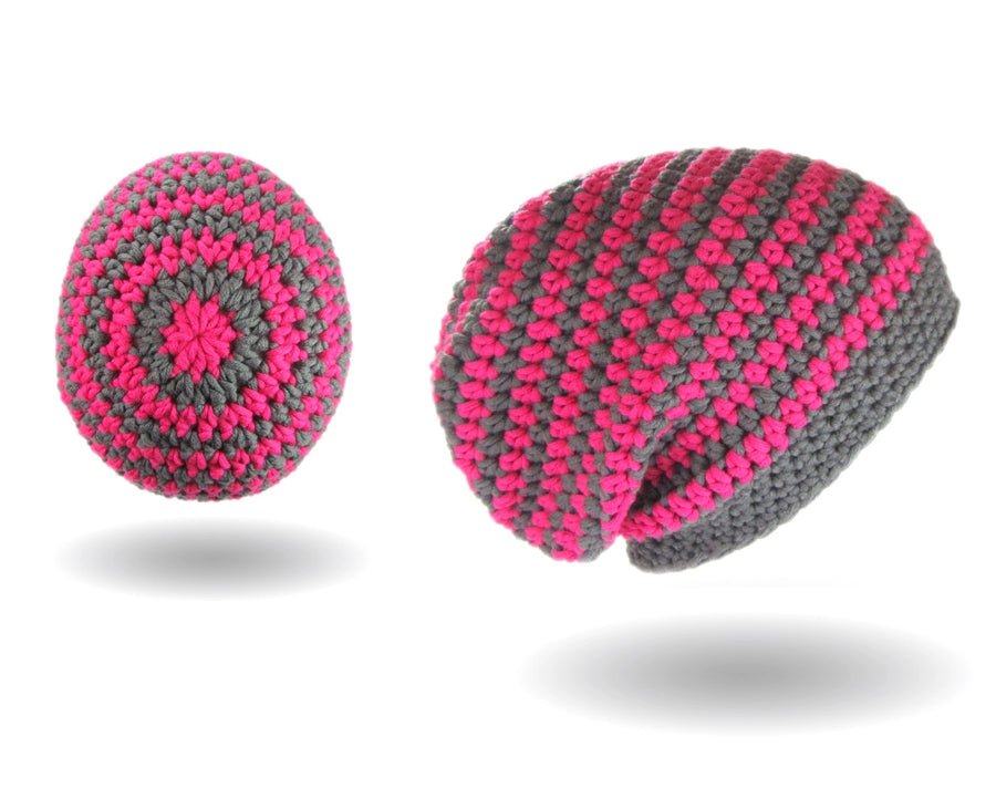Simple Longbeanie Häkelanleitung zeigt eine farbenfrohe, handgehäkelte Longbeanie mit auffälligem Ringelmuster in Pink und Grau aus Modal Farbverlaufsgarn natürlichen Fasern – Modal Farbverlaufsgarn zum Verlieben.